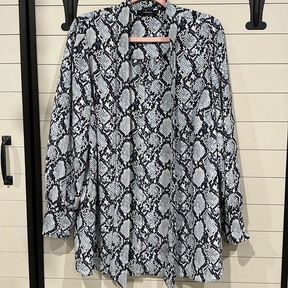 EUC Dennis Basso blouse. High quality - Picture 1 of 8